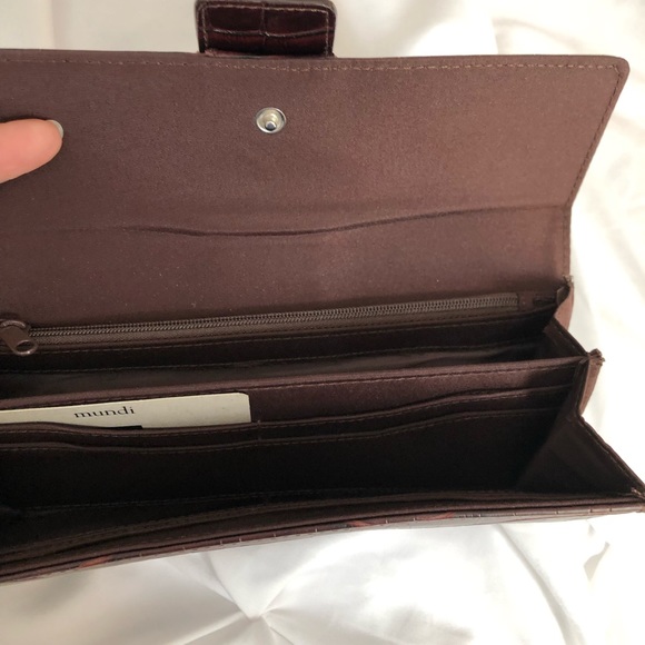 MUNDI Wide Buckle Clutch Wristlet || Burgundy - Picture 7 of 10